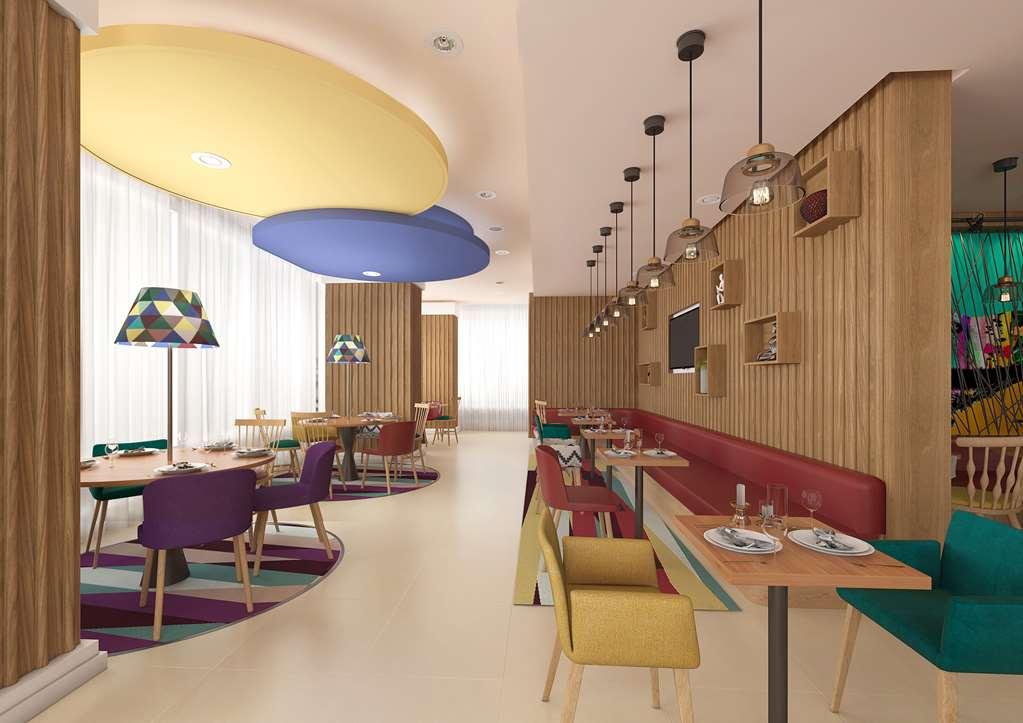 Отель Hampton By Hilton Doha Old Town Ресторан фото