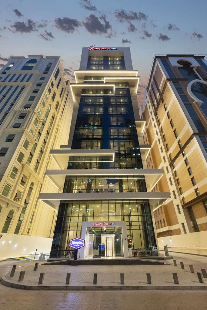 Отель Hampton By Hilton Doha Old Town Экстерьер фото
