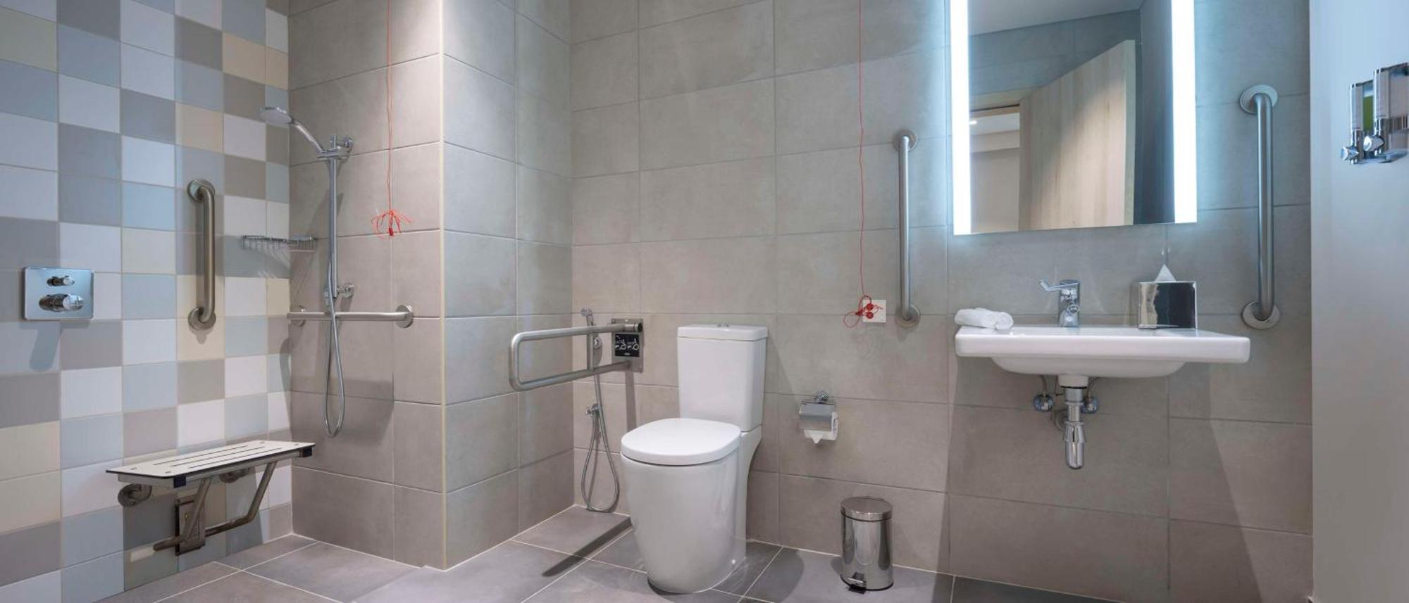 Отель Hampton By Hilton Doha Old Town Экстерьер фото