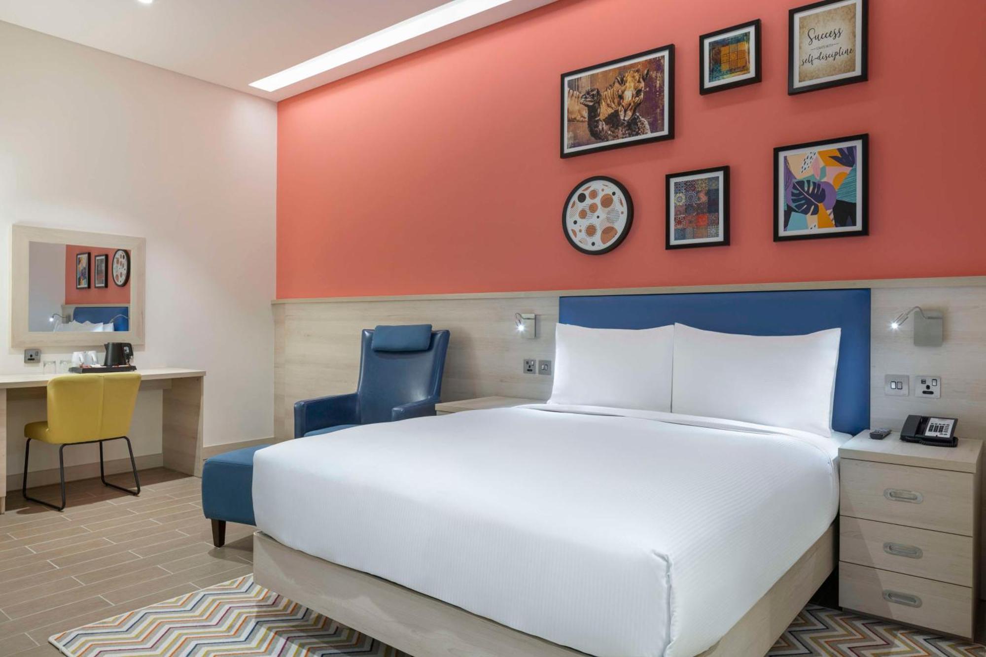 Отель Hampton By Hilton Doha Old Town Экстерьер фото