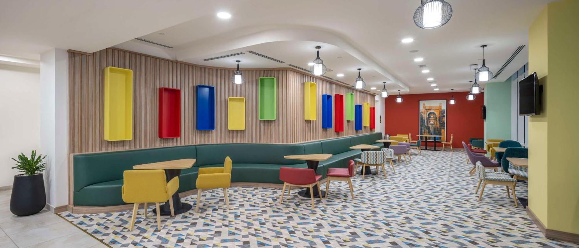 Отель Hampton By Hilton Doha Old Town Экстерьер фото