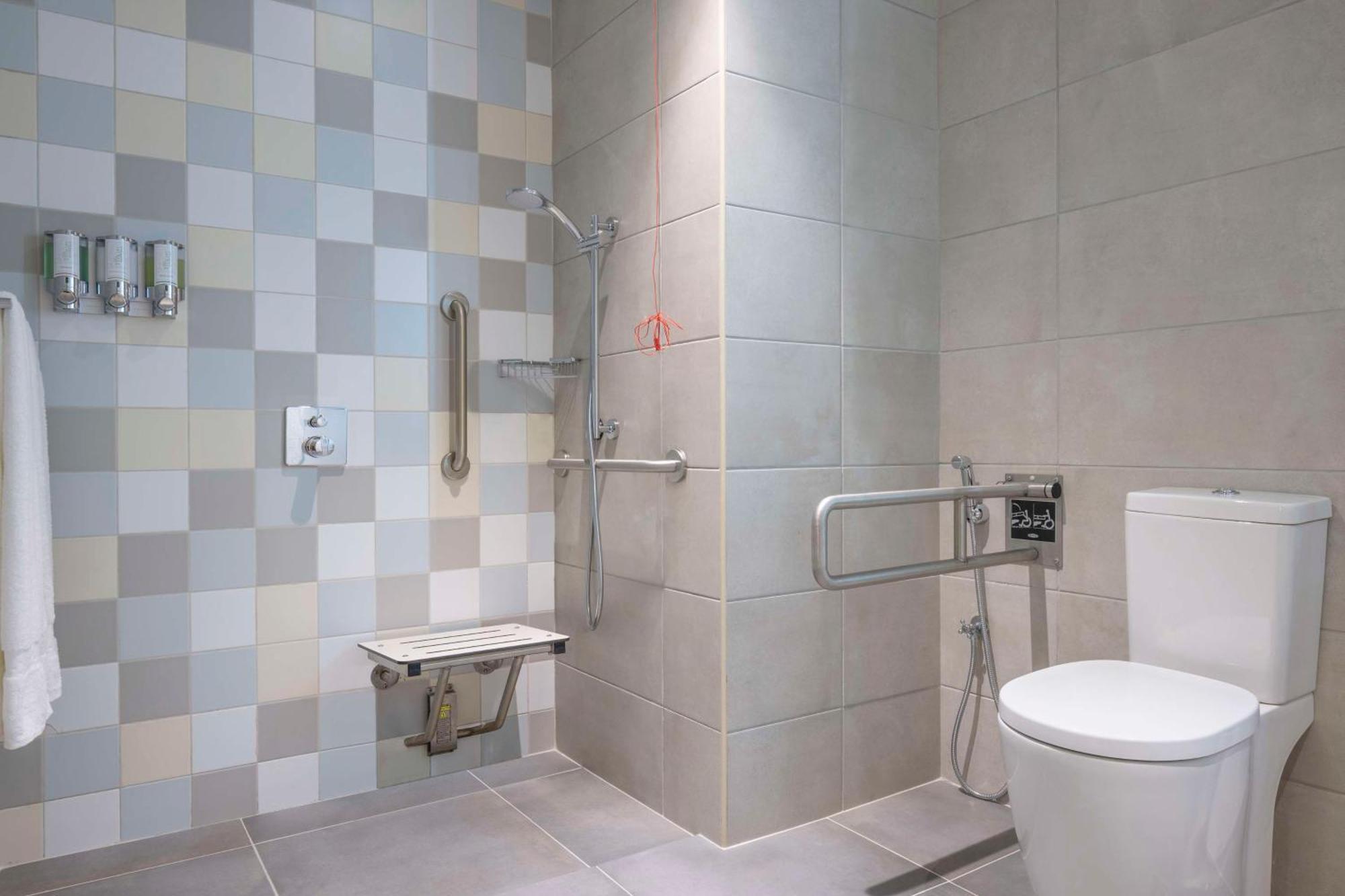 Отель Hampton By Hilton Doha Old Town Экстерьер фото