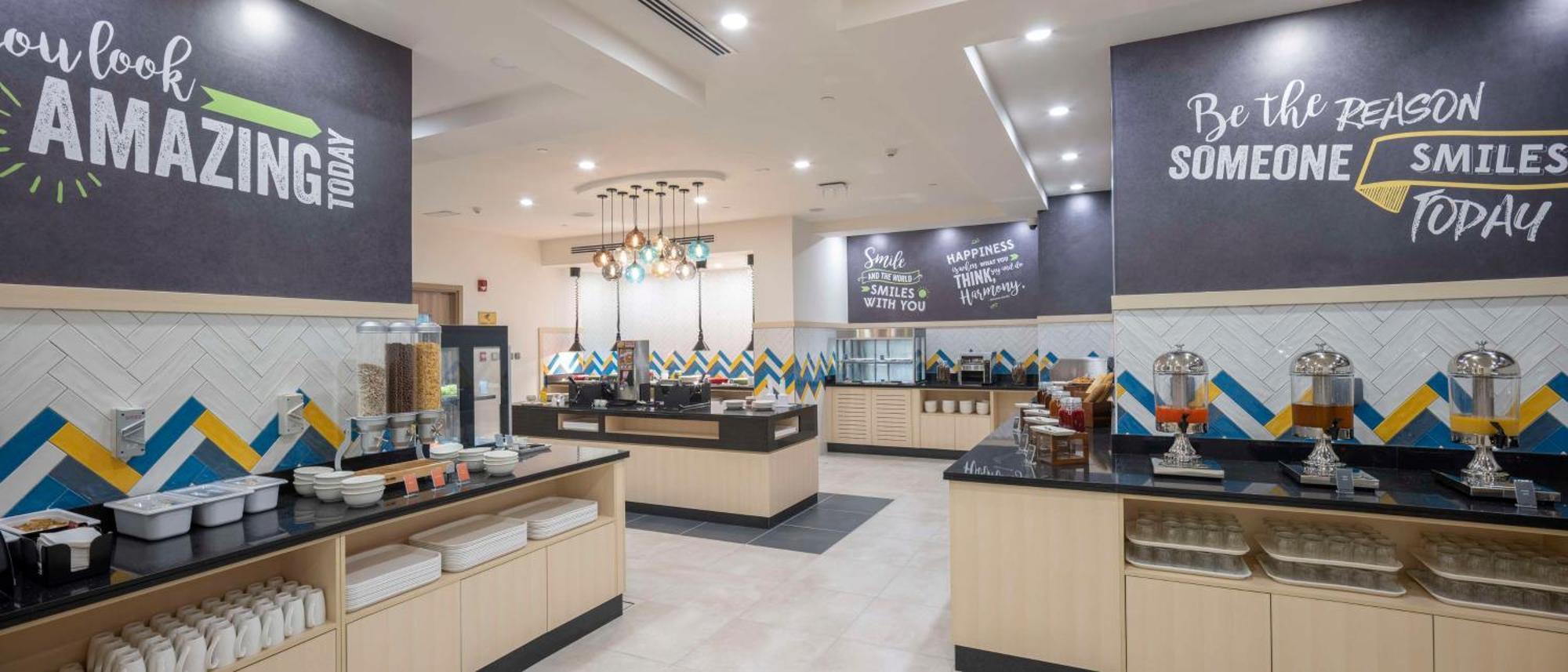 Отель Hampton By Hilton Doha Old Town Экстерьер фото