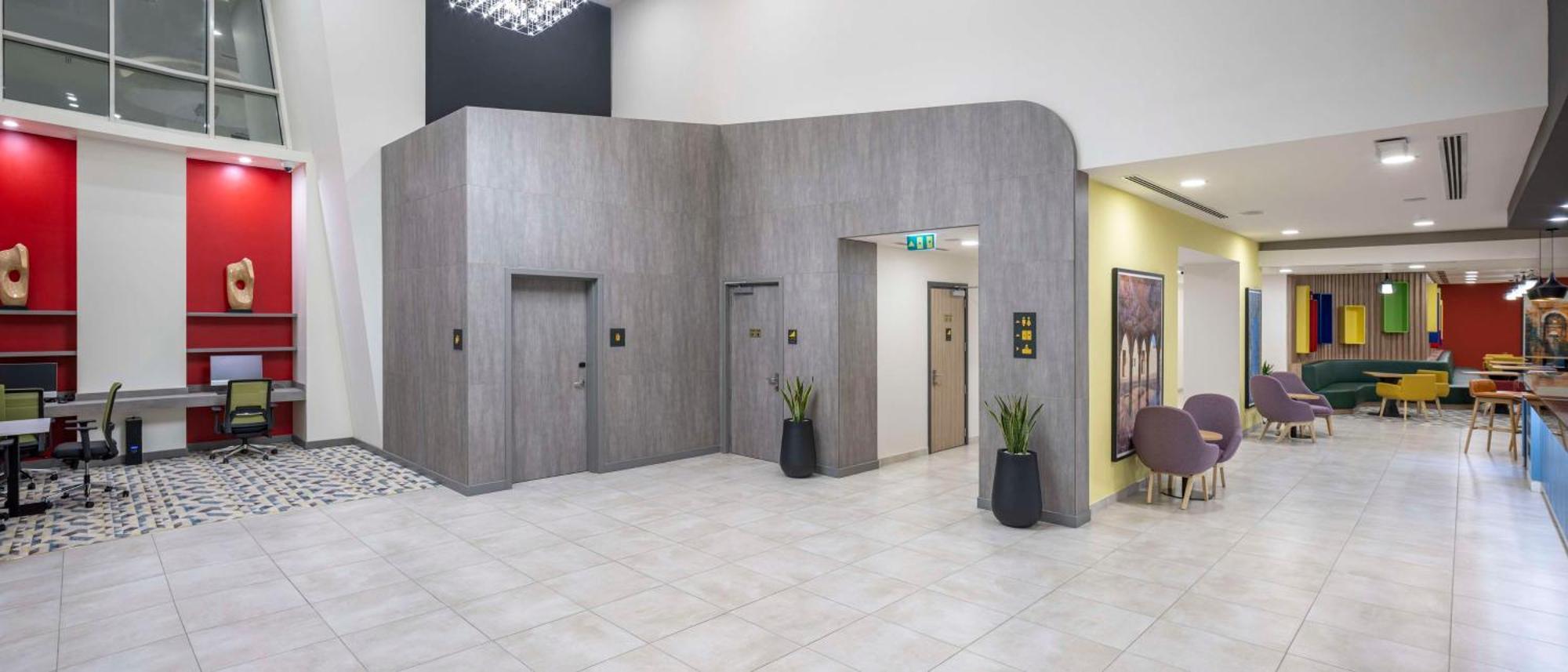 Отель Hampton By Hilton Doha Old Town Экстерьер фото