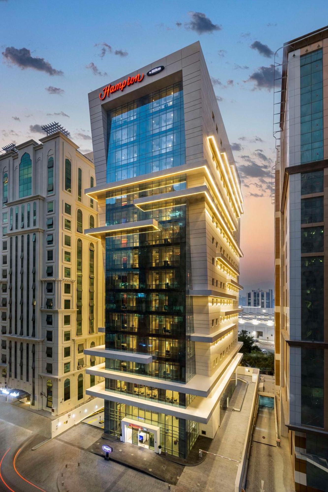 Отель Hampton By Hilton Doha Old Town Экстерьер фото