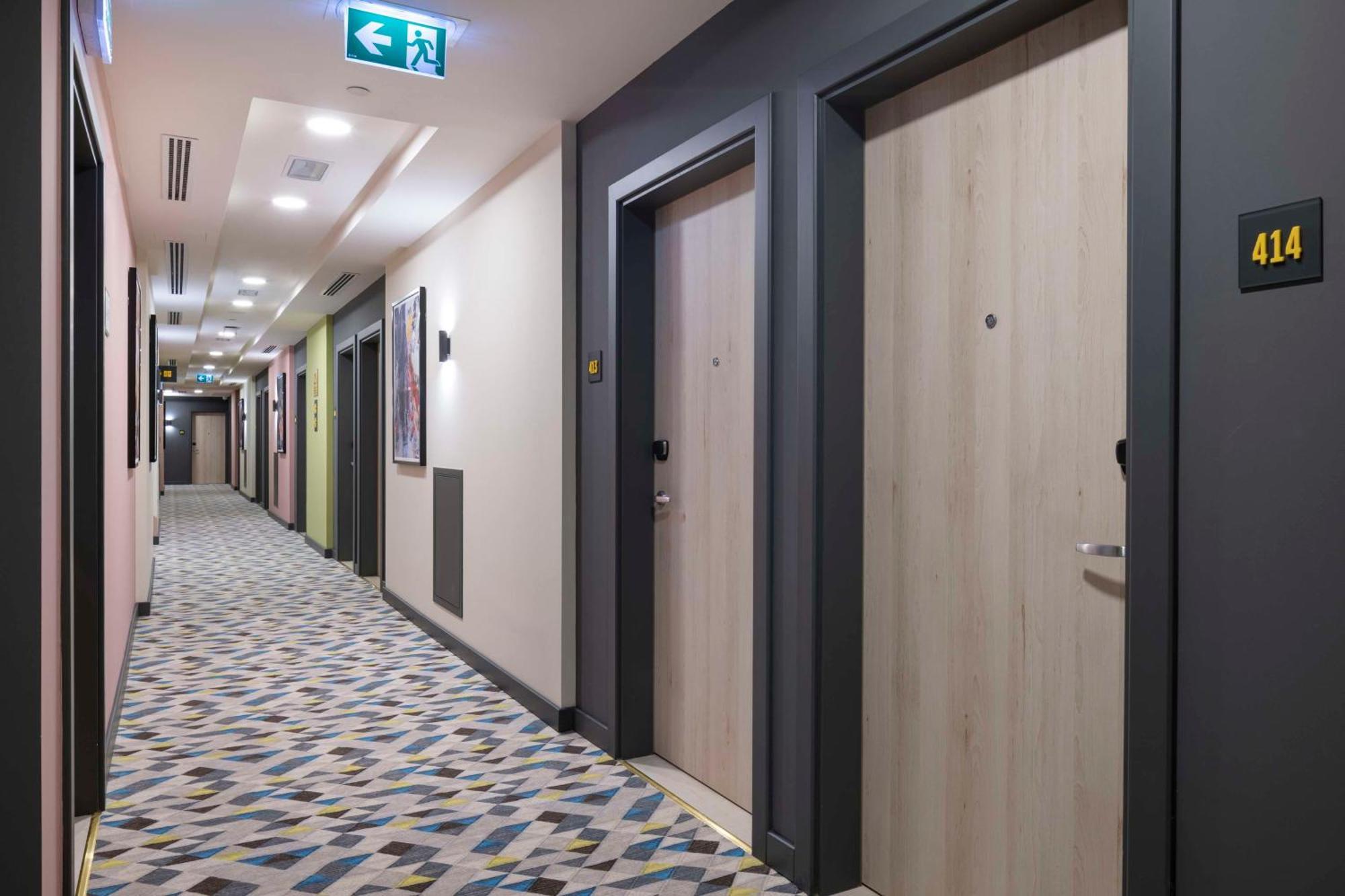 Отель Hampton By Hilton Doha Old Town Экстерьер фото